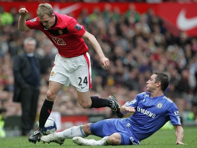 Darren Fletcher a Frank Lampard v súboji