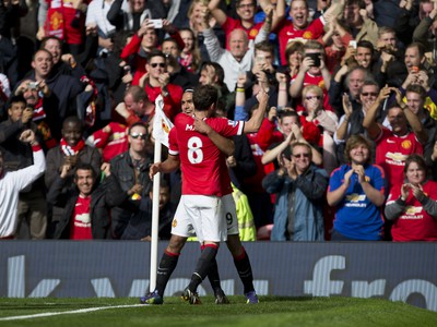Radamel Falcao a Juan Mata oslavujú gól United