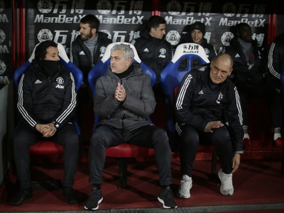 José Mourinho na lavičke United 