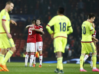 Daley Blind a Marcos Rojo oslavujú gól United