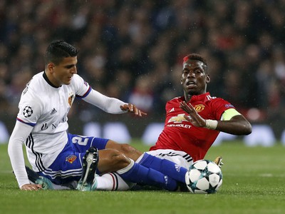 Mohamed Elyounoussi a Paul Pogba