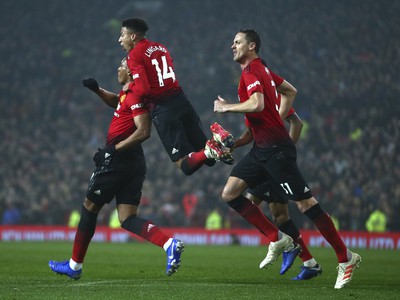 Hráči United oslavujú strelený gól