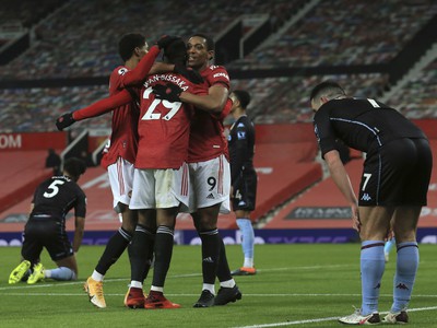 Hráči United sa radujú po góle