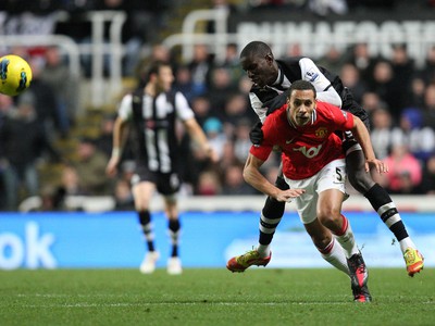 Demba Ba a Rio Fewrdinand