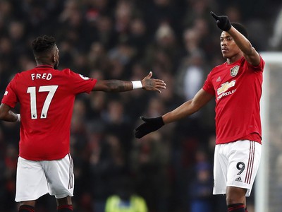 Anthony Martial a Fred oslavujú gól United