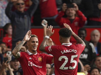 Antony a Jadon Sancho oslavujú gól United