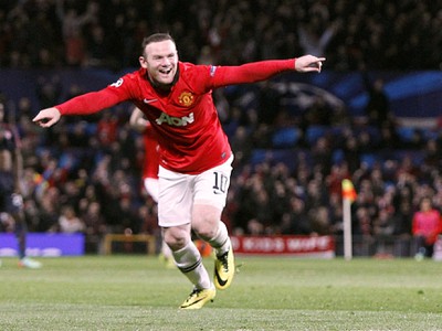 Robin van Persie a Wayne Rooney oslavujú gól United