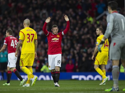 Wayne Rooney oslavuje prvý gól v sieti Liverpoolu