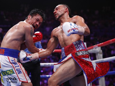 Manny Pacquiao zobral opasok organizácie WBA dosiaľ nezdolanému Američanovi Keithovi Thurmanovi