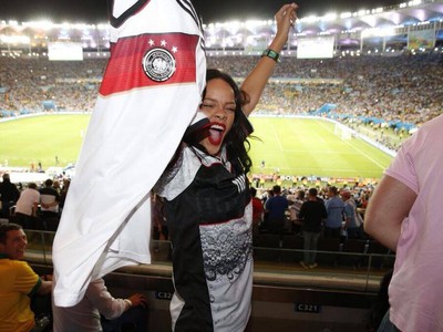 Speváčka Rihanna sa odviazala počasi finále MS v Brazílii