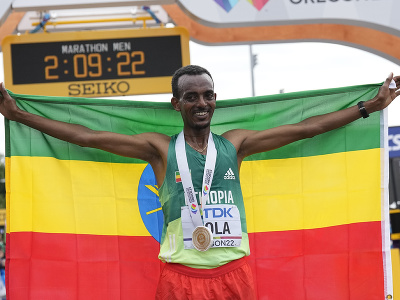 Etiópčan Tola ovládol maratón v rekorde šampionátu