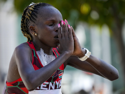Kenská atlétka Peres Jepchirchirová sa v sobotu v Sappore stala olympijskou šampiónkou v maratóne žien