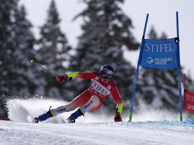 Švajčiarsky lyžiar Marco Odermatt v 1.kole obrovského slalomu mužov Svetového pohára v alpskom lyžovaní v kalifornskom stredisku Palisades