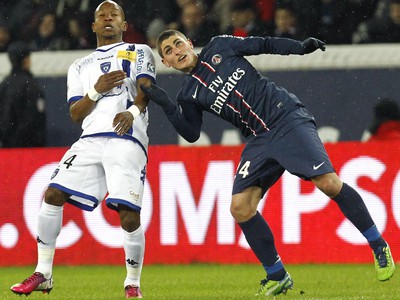 Marco Verratti a Claudio Beauvue v hlavičkovom súboji