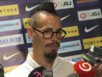 Na snímke slovenský futbalový reprezentant Marek Hamšík v rozhovore s novinármi