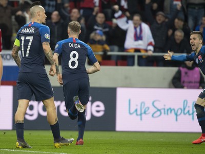 Na snímke radosť po góle zľava Marek Hamšík, strelec gólu Ondrej Duda a Peter Pekarík