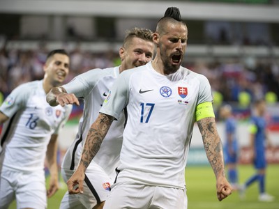 Kapitán Marek Hamšík sa raduje po strelení tretieho gólu na pôde Azerbajdžanu