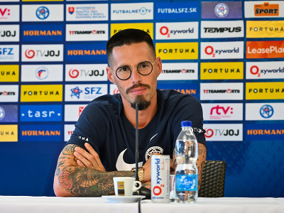 Na snímke tímový manažér slovenskej futbalovej reprezentácie Marek Hamšík počas tlačovej konferencie po príchode na zraz slovenskej futbalovej reprezentácie