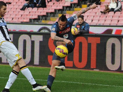 Marek Hamšík (17) sa v súboji s Udinese zaskvel výborným výkonom