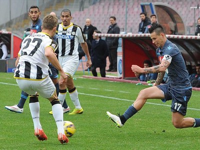 Marek Hamšík (17) sa v súboji s Udinese zaskvel výborným výkonom