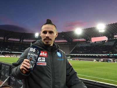 Rekordér Marek Hamšík dostal od spoluhráčov milé prekvapenie
