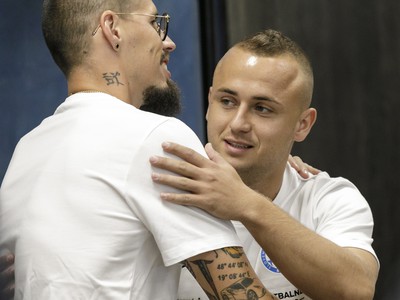 Na snímke slovenskí futbaloví reprezentanti zľava Marek Hamšík a Stanislav Lobotka