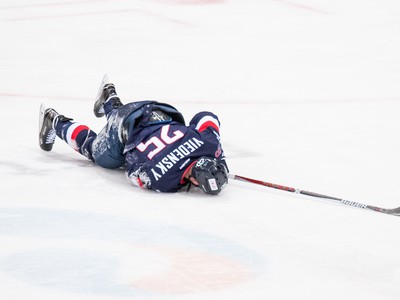 Marek Viedenský z HC Slovan Bratislava na ľadovej ploche
