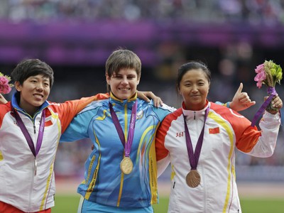 Maria Pomazanová (v strede) ešte so zlatom