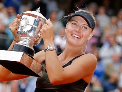 Maria Šarapovová s trofejou