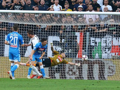 Mario Mandžukič strieľa gól Juventusu