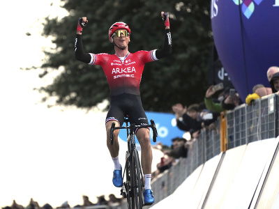 Mark Cavendish oslavuje triumf v etape