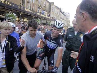 Cavendisha v prvej etape zastavil škaredý pád v cieľovej rovinke.