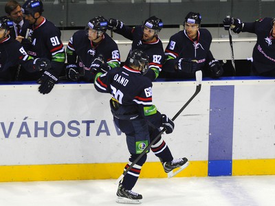 Marko Daňo sa teší z premiérového gólu v KHL