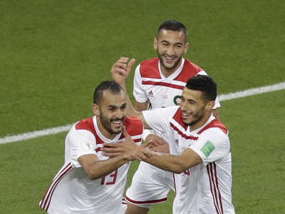 Khalid Boutaib a jeho gólové oslavy so spoluhráčmi 