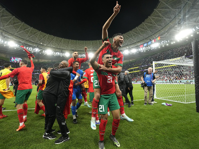 Futbalisti Maroka oslavujú s fanúšikmi historický postup do semifinále MS