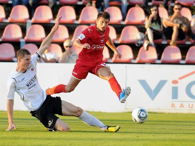 Martin Chren z FC Vion Zlaté Moravce a Ján Maslo z MFK Ružomberok