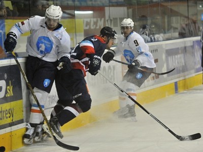 Na snímke vľavo Martin Dudáš (Team Tipsport Liga), Ivan Švarný (Team Repre SR A) a Judd Blackwater (Team Tipsport Liga) 