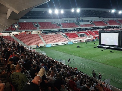 Premiéra prvého dokumentárneho filmu o slovenskom futbalistovi Martinovi Škrtelovi na štadióne Antona Malatinského v Trnave (City Arena).