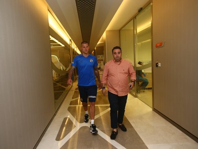 Martin Škrtel na lekárskych testoch v novom klube Fenerbahce Istanbul