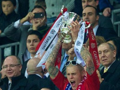 Martin Škrtel s trofejou