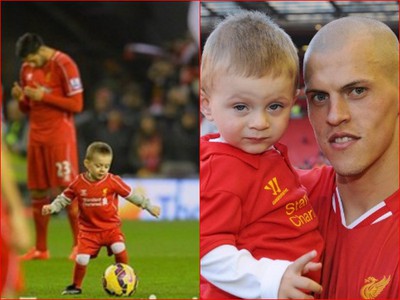 Martin Škrtel sa na Instagrame pochválil fotografiou syna na trávniku v drese Liverpoolu