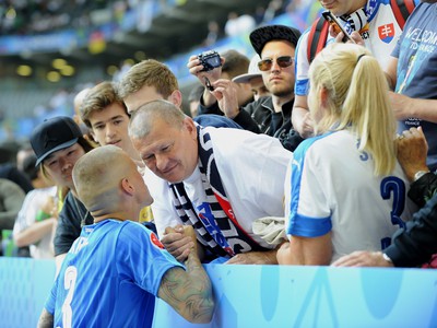 Martin Škrtel a jeho otec po zápase s Nemeckom