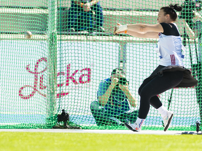 Slovenská kladivárka Martina Hrašnová v súťaži na atletickom mítingu P-T-S v Šamoríne