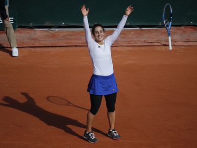 Talianska tenistka Martina Trevisanová oslavuje po jej výhre nad Holanďankou Kiki Bertensovou 