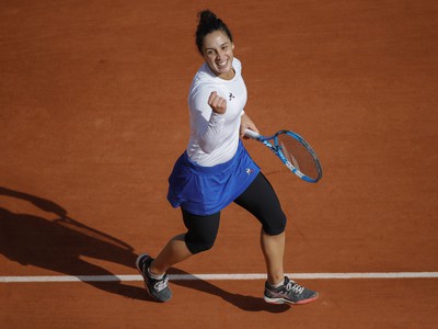 Talianska tenistka Martina Trevisanová oslavuje po jej výhre nad Holanďankou Kiki Bertensovou 