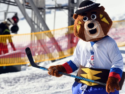 Na snímke predstavenie maskota MS IIHF 2019 v ľadovom hokeji medveďa Macejka