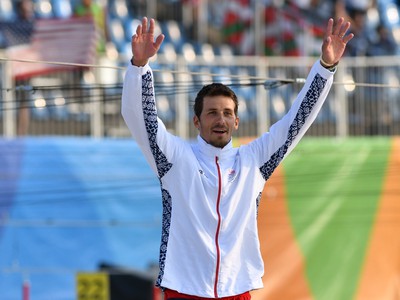 Slovenský kanoista Matej Beňuš sa teší zo striebornej olympijskej medaily v disciplíne C1