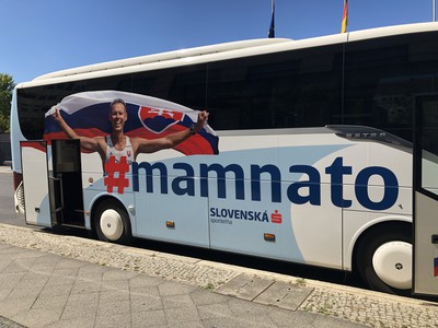 Autobus s podobizňou Mateja Tótha