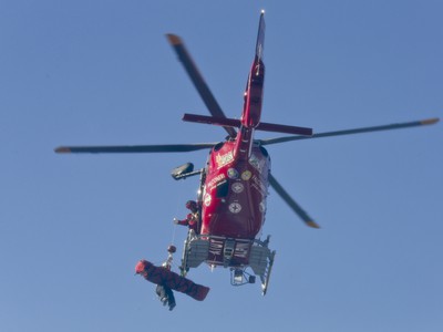 Mayera previezli vrtuľníkom do nemocnice