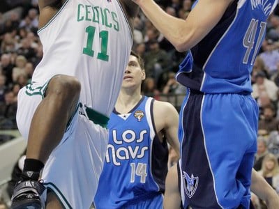 Glen Davis a Dirk